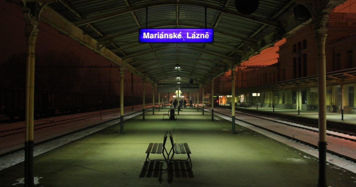 Vlakem do Mariánských Lázní — nejpohodlnější cesta začíná na peróně